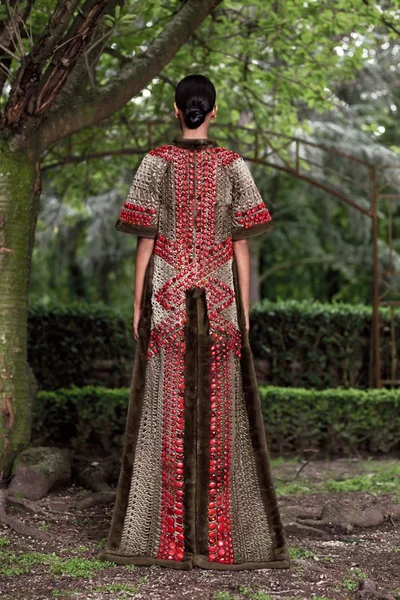 Look 10
